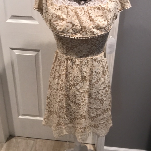 Brand new Altar’d state strapless Lace Dress - Picture 4 of 10